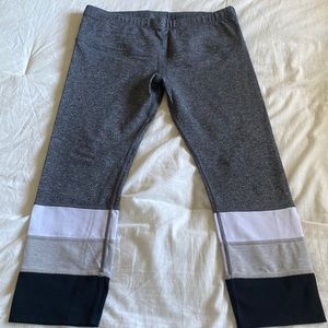 Lorna Jane Crop Leggings - Size Medium